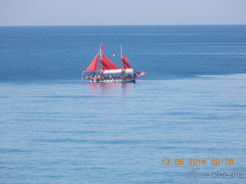 алые паруса на безумно красивом синем море