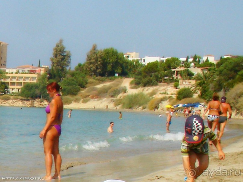 Пляж Корал Бей (Coral Bay) в Пафосе - один из самых популярных на Кипре