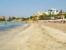 Пляж Корал Бей (Coral Bay) в Пафосе - один из самых популярных на Кипре