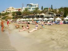 Пляж Корал Бей (Coral Bay) в Пафосе - один из самых популярных на Кипре