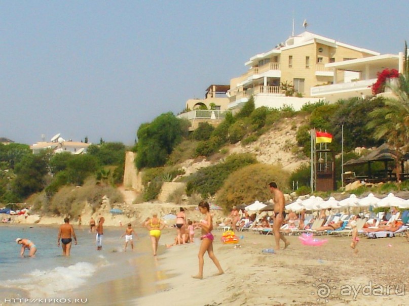 Пляж Корал Бей (Coral Bay) в Пафосе - один из самых популярных на Кипре