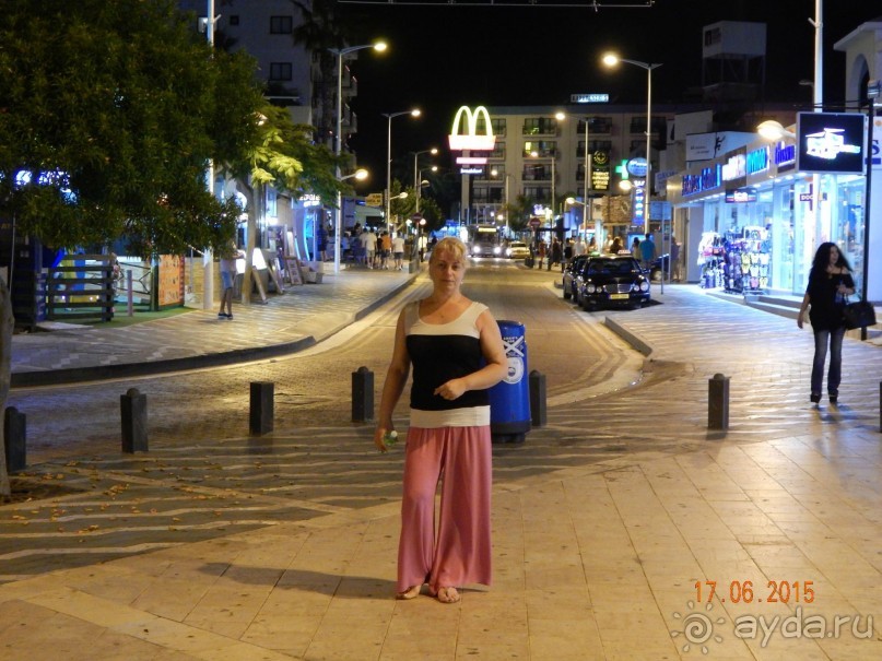 На центральной улице ночного Протараса.