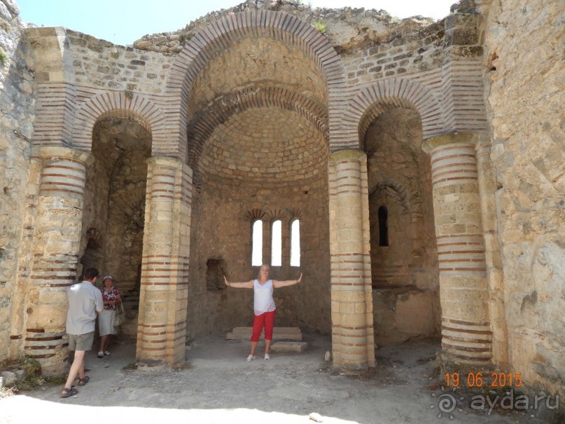 Старинная крепость 12 века на горном утесе в Керинии(Сев.часть Кипра-непризнанная Турецкая Республика) 