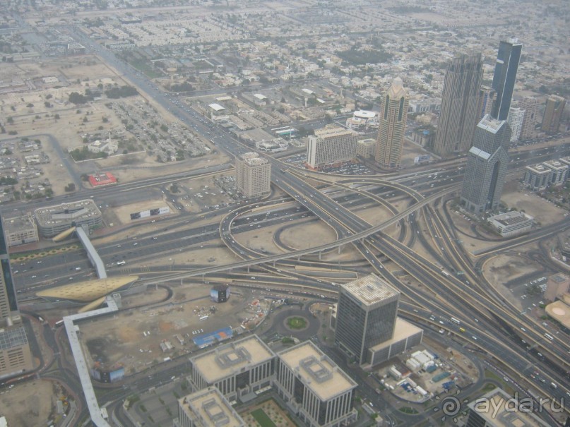 Вид на город с башни Бурж-Халифа с 123 этажа.