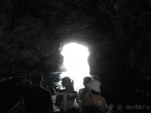 заплываем в пещеру