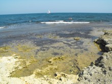 камень по всюду ни единого мягенького песочка