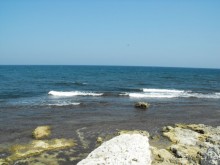 камень по всюду ни единого мягенького песочка