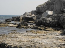 камень по всюду ни единого мягенького песочка