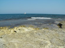 камень по всюду ни единого мягенького песочка