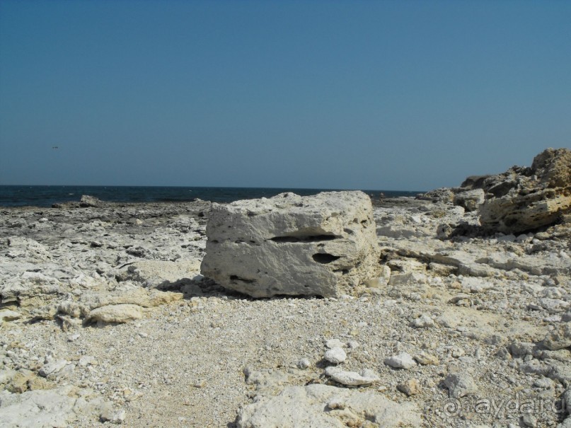 камень по всюду ни единого мягенького песочка