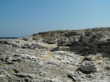 камень по всюду ни единого мягенького песочка