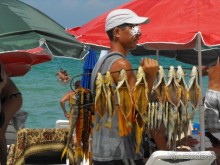 Вот тот чел с рыбой я описывал ситуацию,лицо замазал специально.
