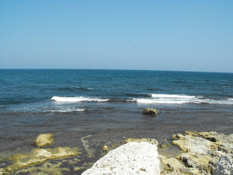 камень по всюду ни единого мягенького песочка