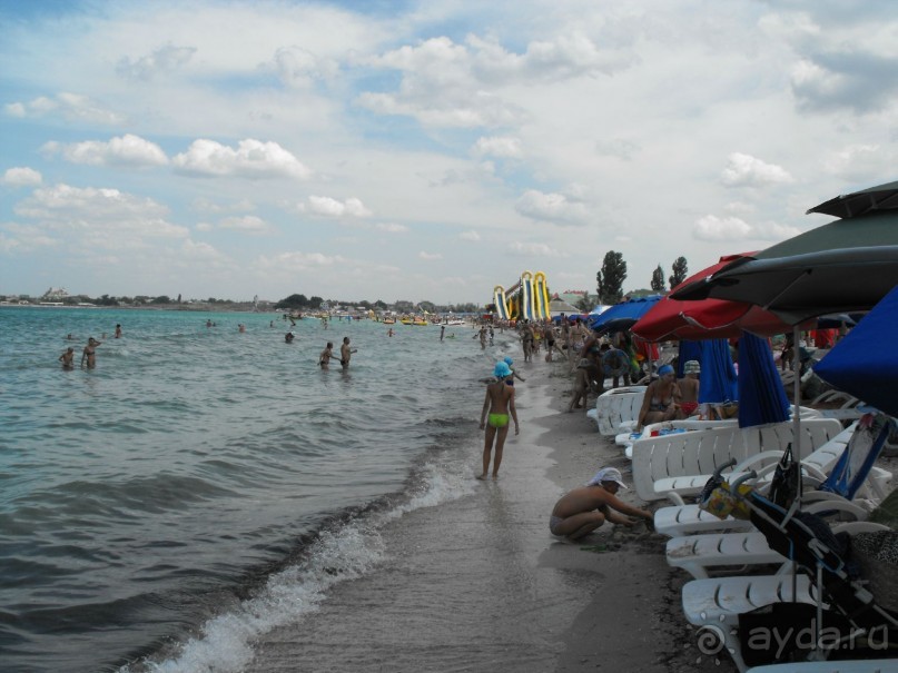 Пляж в час пик, основной пляж возле парка