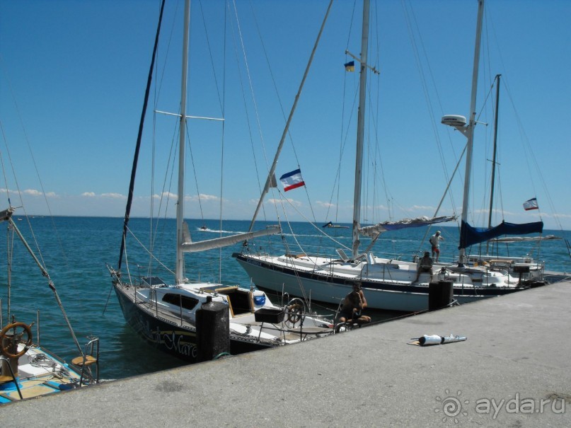 пристань .вот про этот порт я говорил, когда упоминал про грязную воду.Фото сделано с прогулочного катера