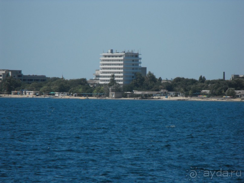 вот про этот порт я говорил, когда упоминал про грязную воду.Фото сделано с прогулочного катера