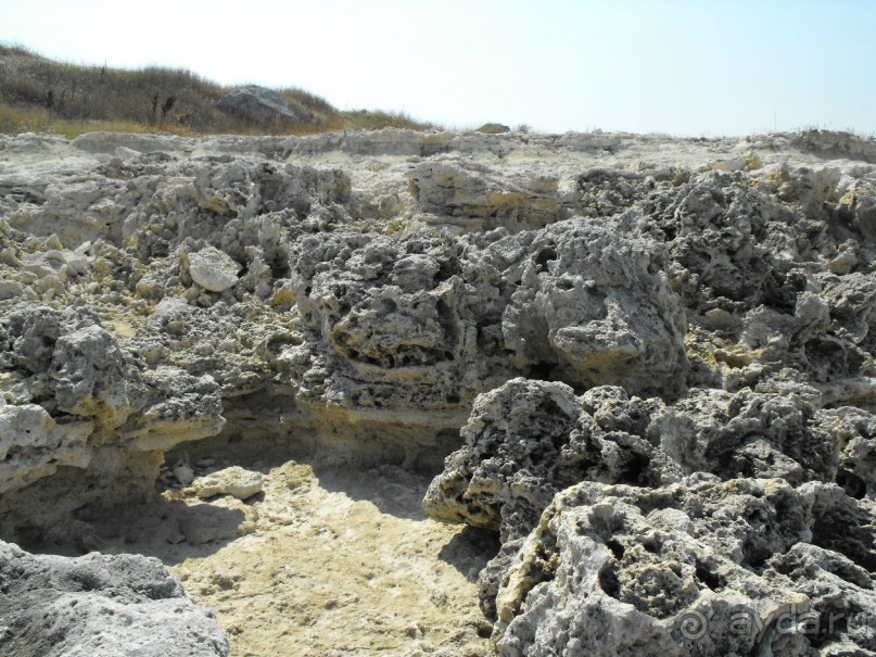 камень по всюду ни единого мягенького песочка