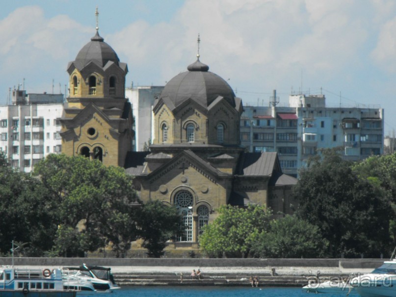 вот про этот порт я говорил, когда упоминал про грязную воду.Фото сделано с прогулочного катера
