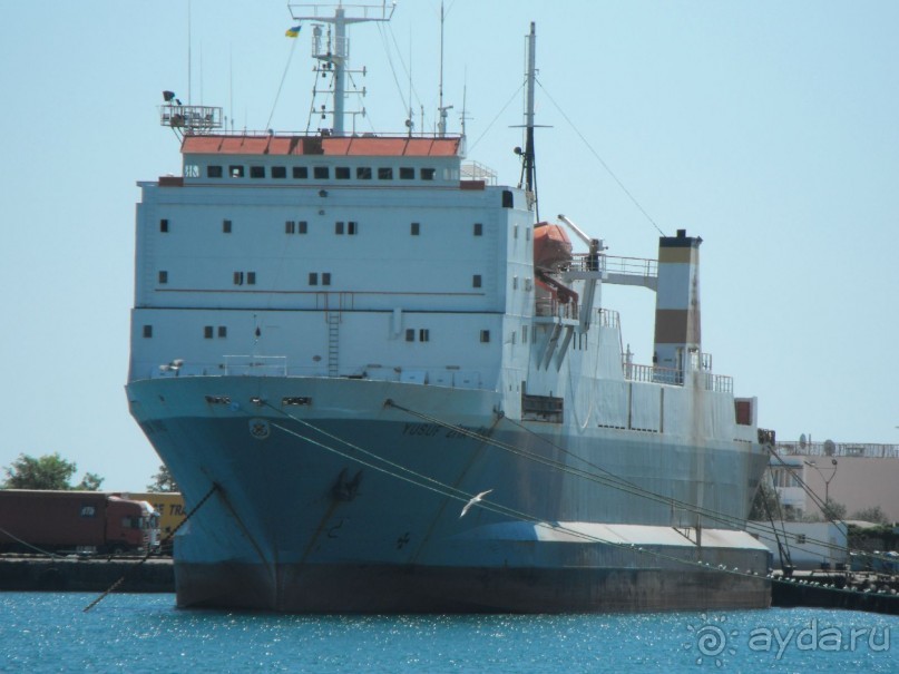 вот про этот порт я говорил, когда упоминал про грязную воду. Фото сделанные с прогулочного катера.