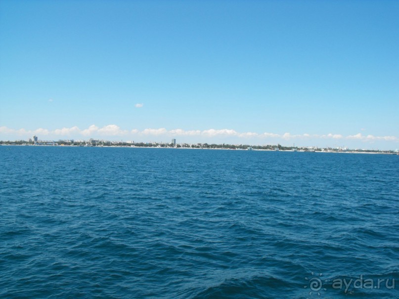 вот про этот порт я говорил, когда упоминал про грязную воду.Фото сделано с прогулочного катера