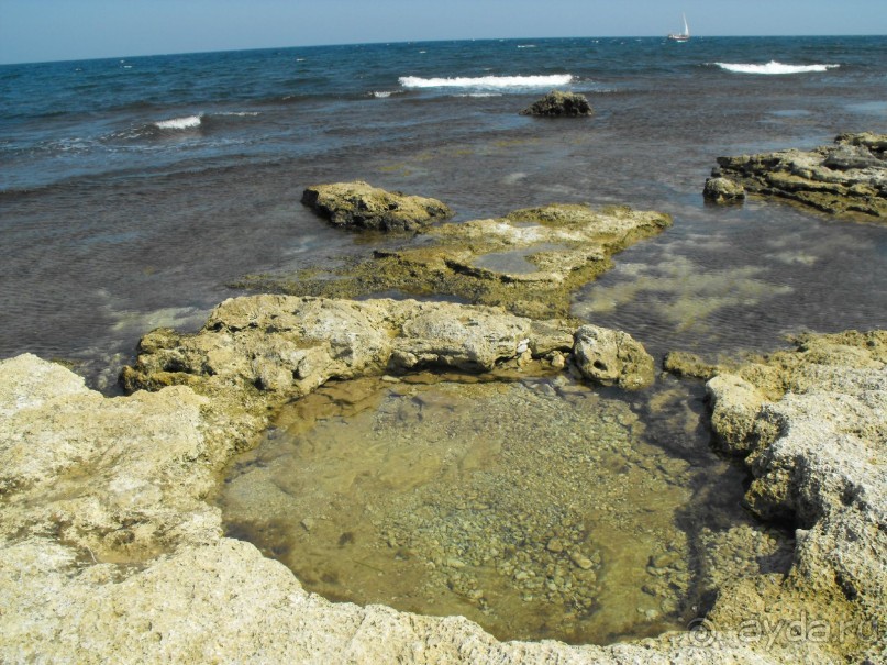 камень по всюду ни единого мягенького песочка