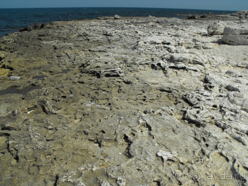 камень по всюду ни единого мягенького песочка