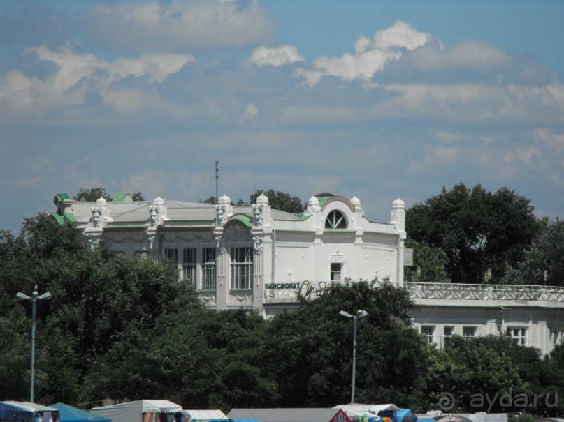 вот про этот порт я говорил, когда упоминал про грязную воду.Фото сделано с прогулочного катера