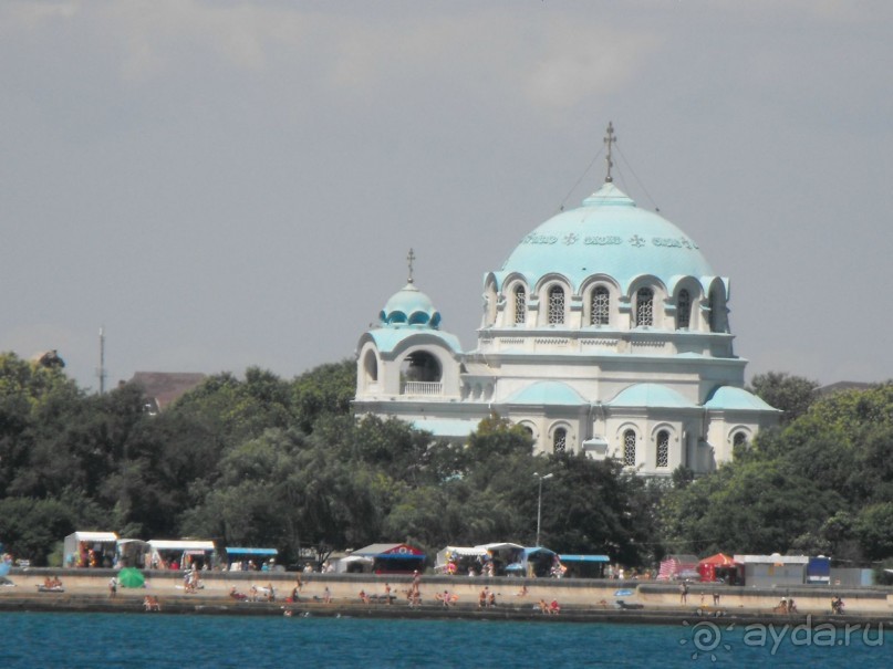 вот про этот порт я говорил, когда упоминал про грязную воду.Фото сделано с прогулочного катера