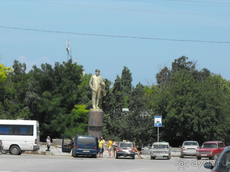Плошадь Ленина,тут собираются экскурсии и отсюда уезжают автобусы,за ленинвм начинает парк "погибшем в Афгане" как то так называется 