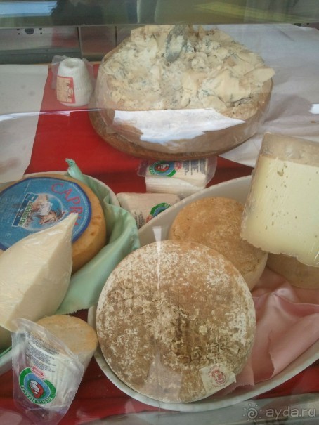 Хороший отель и вкусные завтраки.