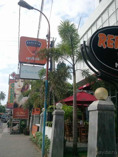 Итальянский кофе и мороженое на Шри Ланке.