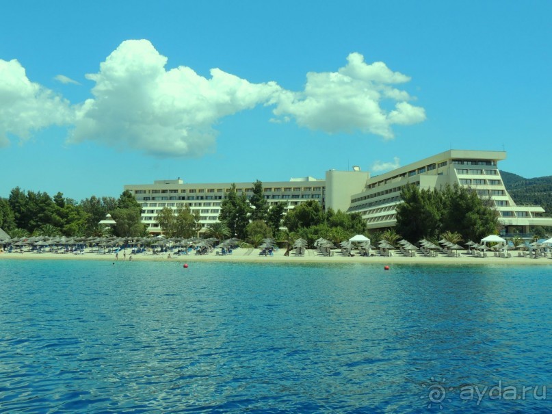 Вид с моря на Porto Carras Meliton