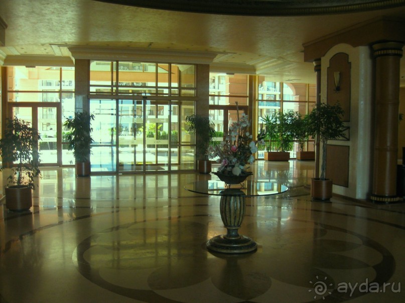 фойе Majestic