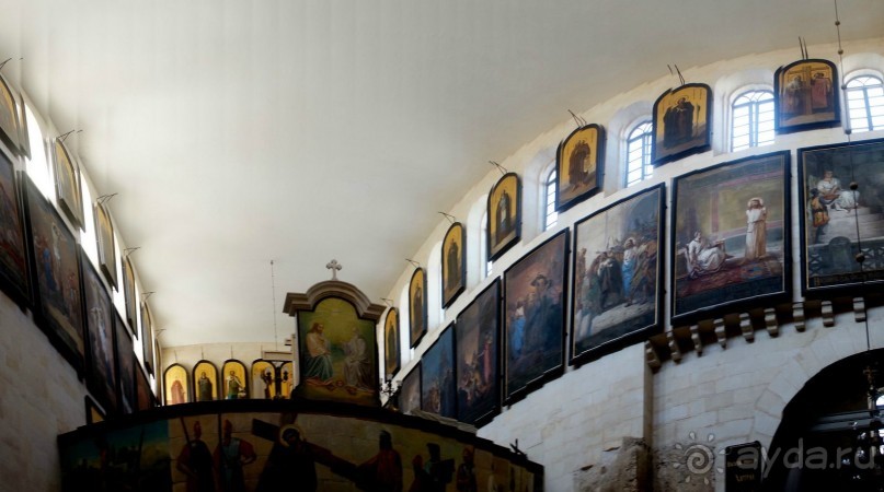 Над твердью голубой есть город золотой.