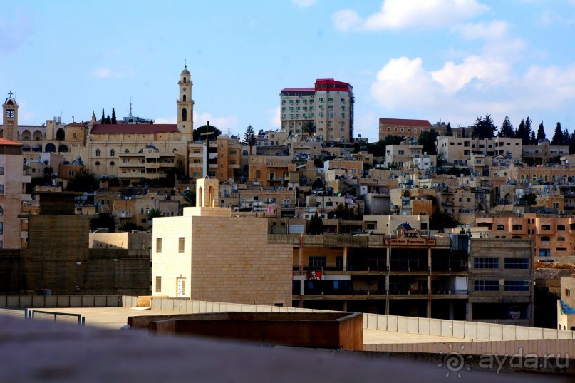 Над твердью голубой есть город золотой.