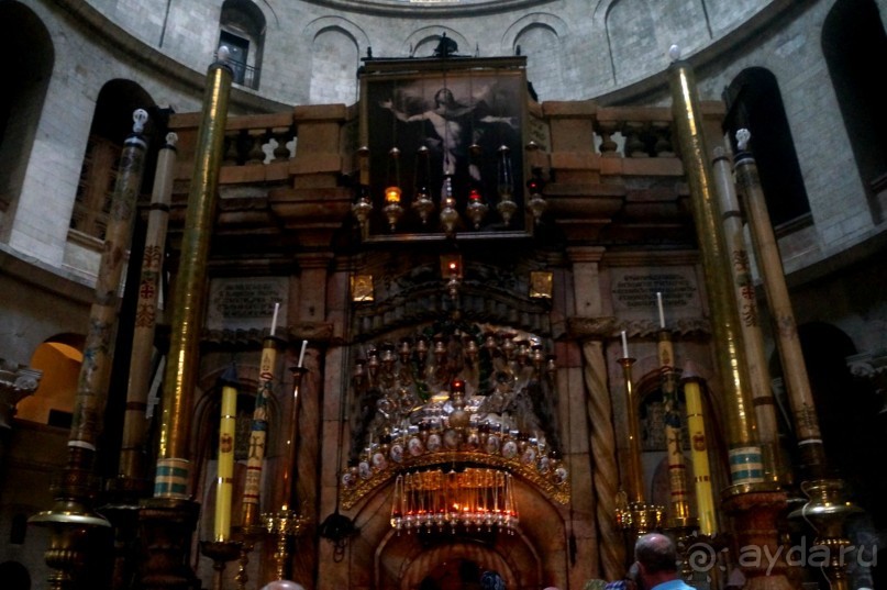 Над твердью голубой есть город золотой.