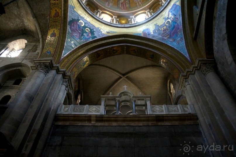 Над твердью голубой есть город золотой.