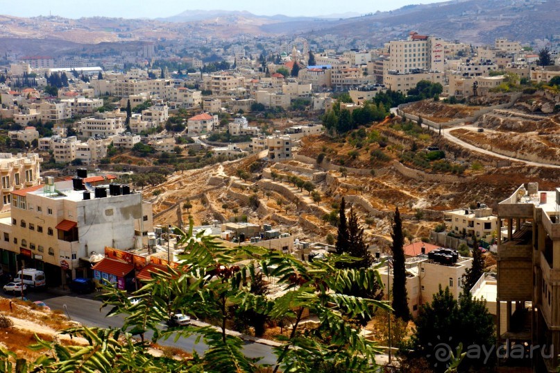 Над твердью голубой есть город золотой.