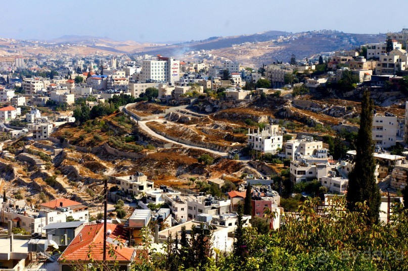 Над твердью голубой есть город золотой.