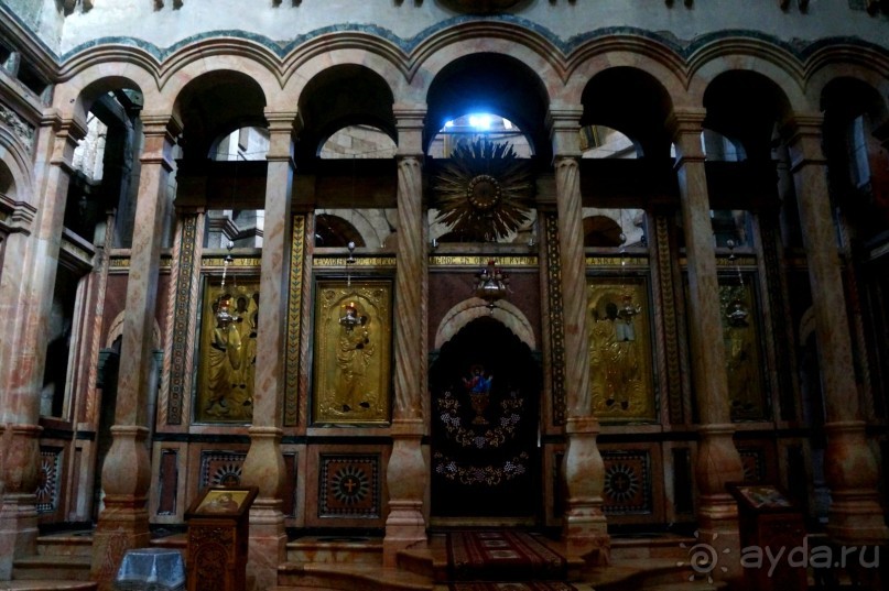 Над твердью голубой есть город золотой.