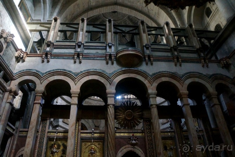 Над твердью голубой есть город золотой.