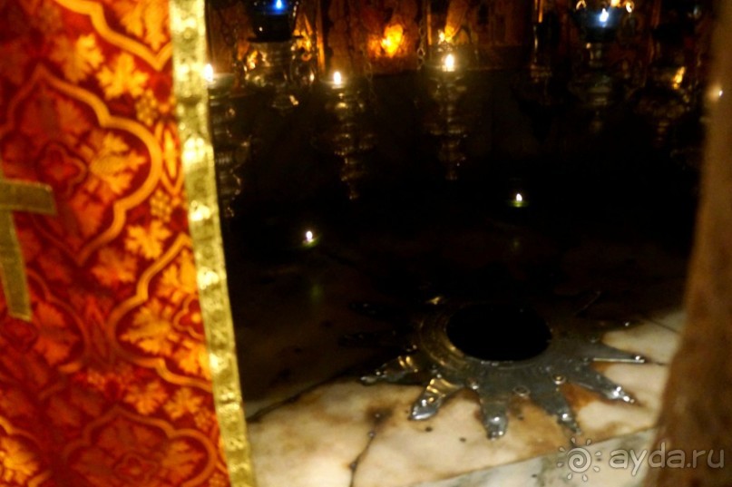 Над твердью голубой есть город золотой.