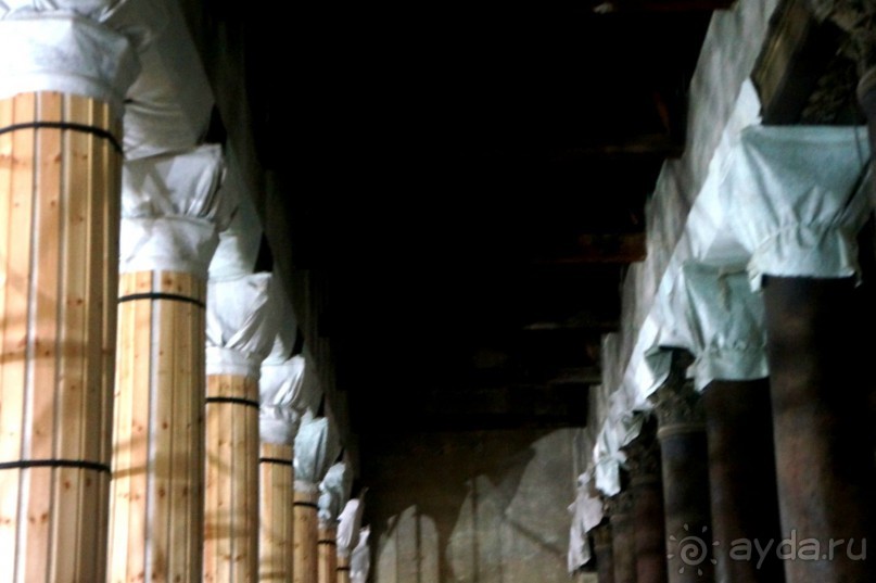 Над твердью голубой есть город золотой.