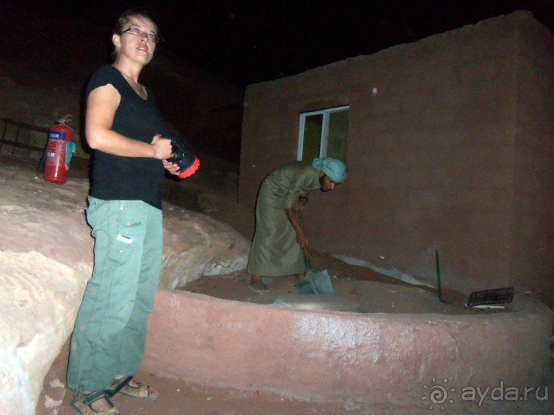 Где  - то   там   в   земле   наш   ужин.