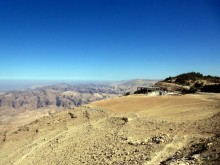 Другая    пустыня.   Я  ехала   мимо   нее   в   столицу   Иордании    Амман.