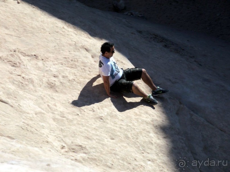 Есть   места.  где   безопаснее   так.