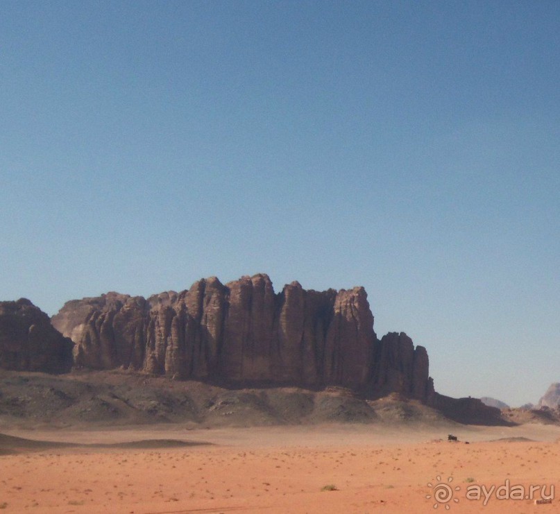 Вся    фишка   пустыни   Вади   Рум   состоит   в   том  ,   что    на   ней   расположены    скалы   самой    причудливой    формы   и   редкой   красоты.