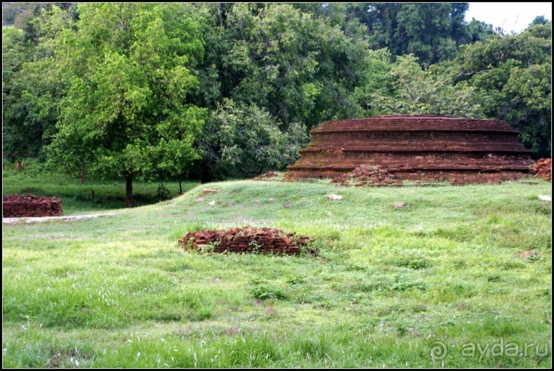 Загадка  скалы  с  Буддами.