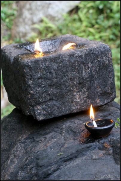 Загадка  скалы  с  Буддами.