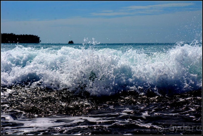 Остров   Ниас.  Пляж  Сорак. Для  любителей  серфинга.